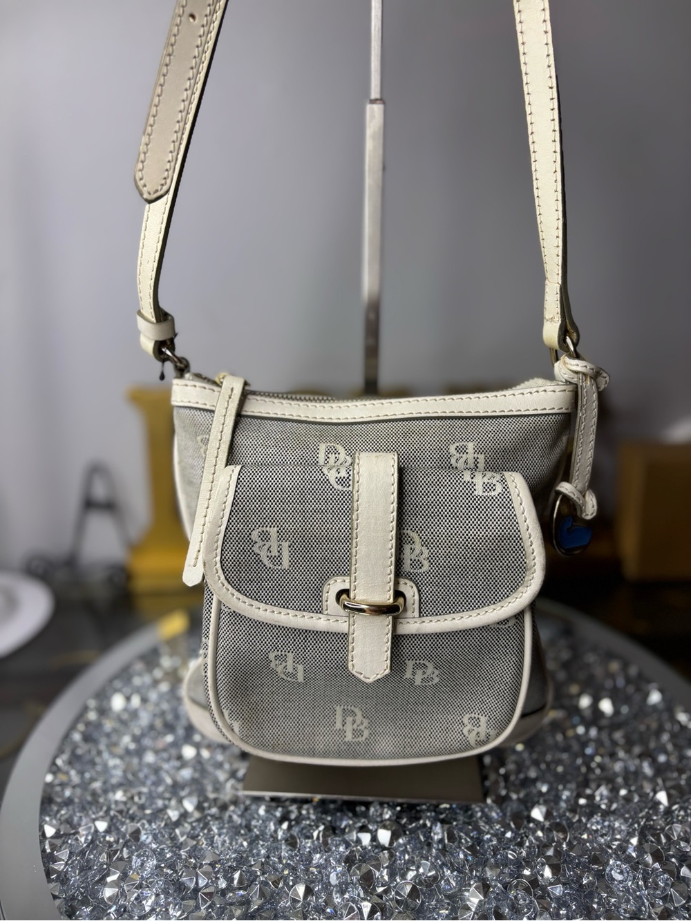 Dooney & Bourke Letter Carrier crossbody bag EUC